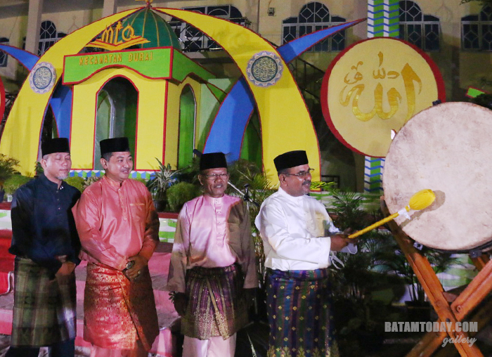 Raja Rafiza (Wakil Ketua Komisi III) saat acara pembukaan MTQ tingkat Kecamatan Durai